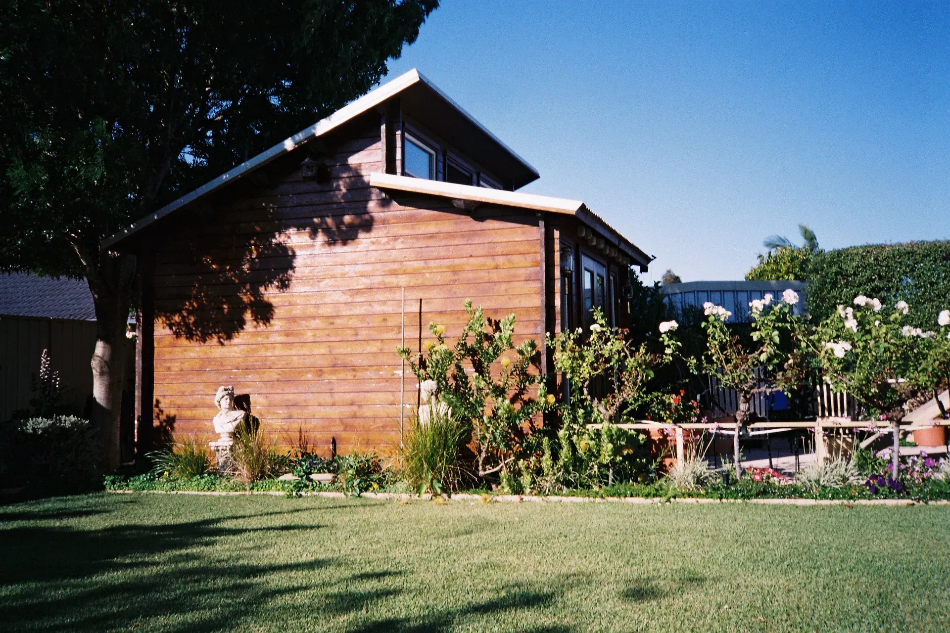 Backyard accessory dwelling unit cottage in Spokane, Washington